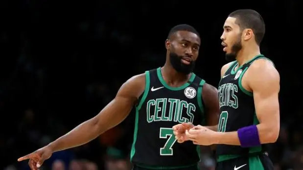 nba竞猜平台登录- 塔图姆争议判罚，绿军逆转尼克斯失败  